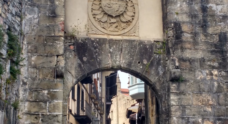 Un Viaje en el Tiempo por Hondarribia, Spain