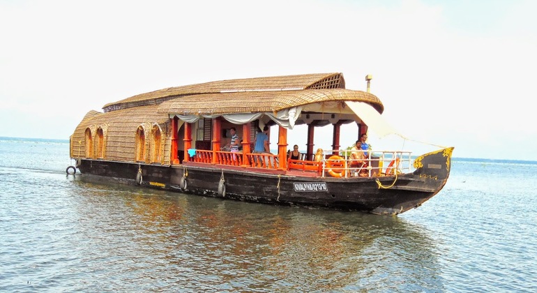 Houseboat Cruise in the Backwaters of Kerala - Alleppey | FREETOUR.com