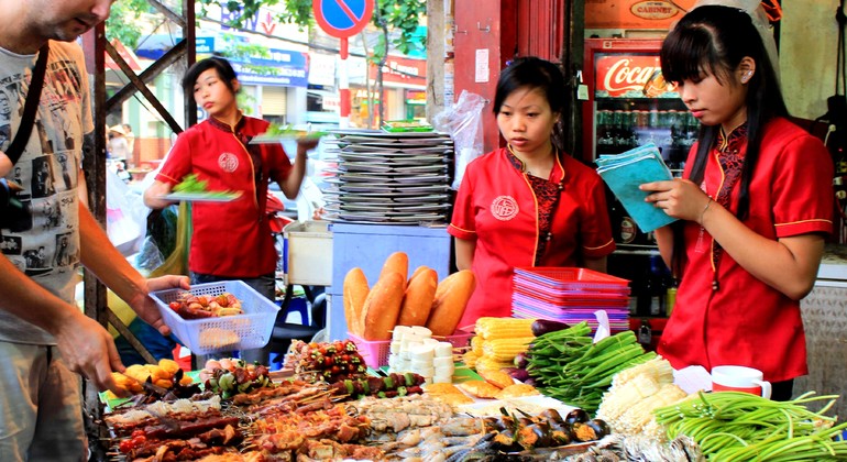 Hanoi Street Food Tour by Night, Vietnam