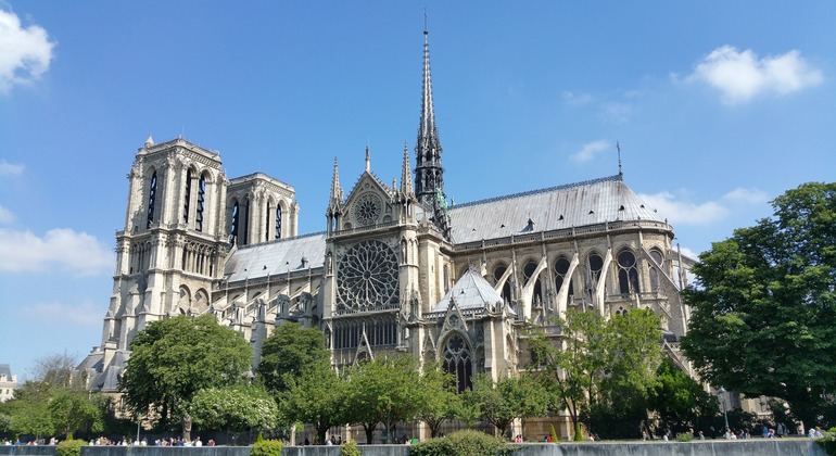 Free Tour: Notre Dame - Tragedies and Triumphs, France