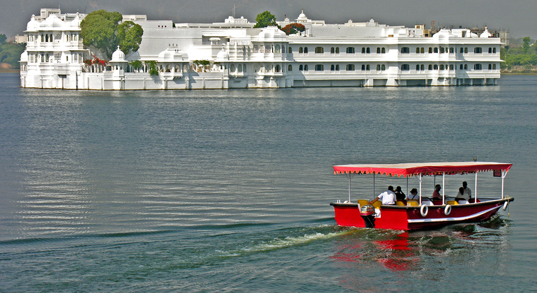 lake pichola boat tour