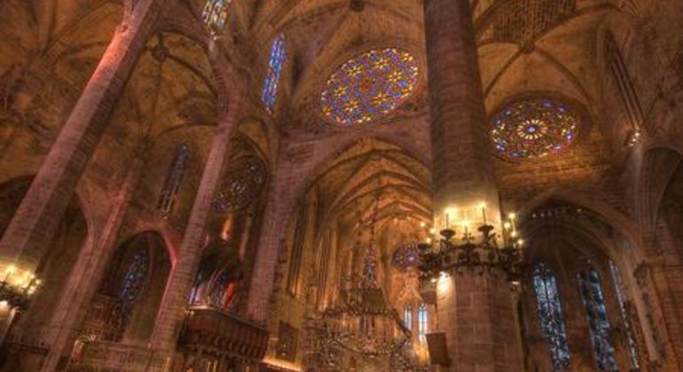 Пальмский собор Пальма-де-Майорка Испания ночь огни загрузить