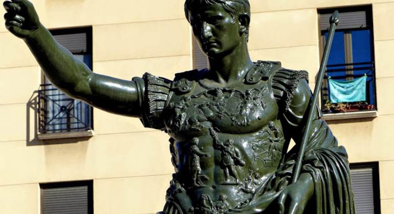 Visit through the Historical Center of Zaragoza, Spain