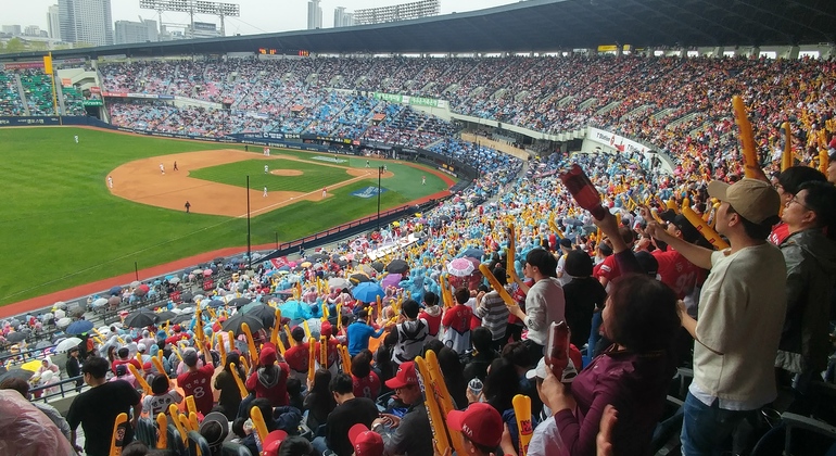 watching-a-baseball-game-seoul-freetour