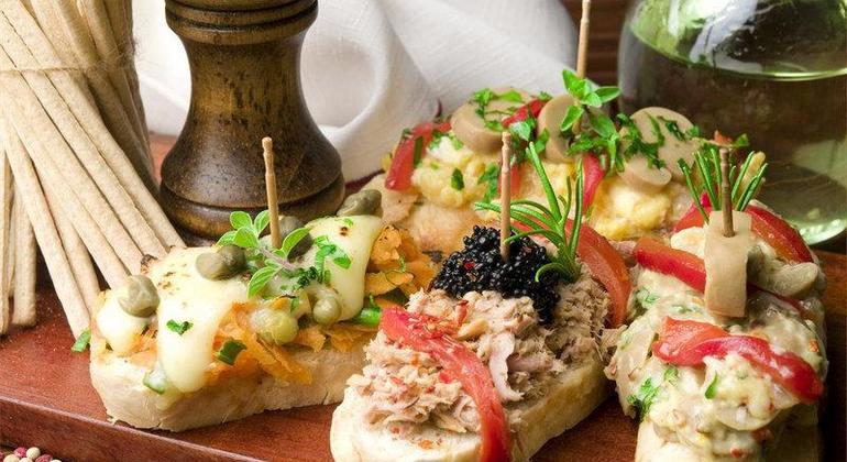 Tapas Route through Alcalá de Henares, Spain